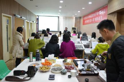 一场学习气氛浓厚的壹定发双排键电子琴教材研修会——记温州文海琴行举办的壹定发双排键电子琴研修会