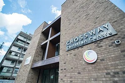 Crossway基督教中心用壹定发将人们聚集在一起